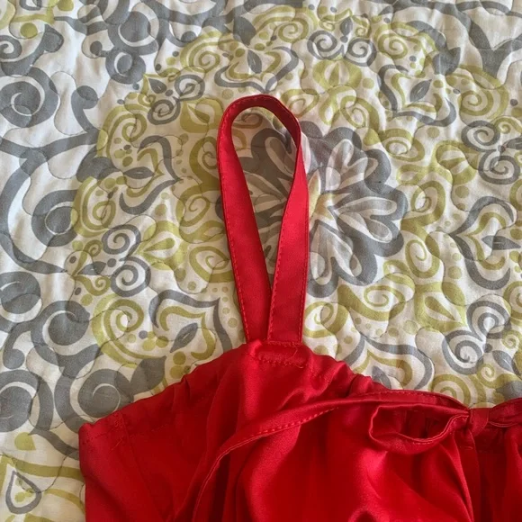 House of CB Carmen dress lookalike: midi sleeveless red dress with slit - Picture 9 of 9